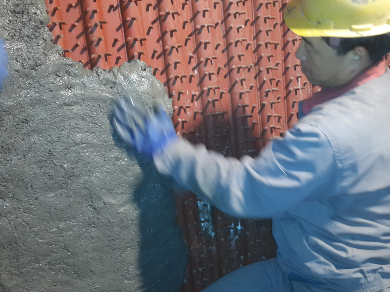 CFB鍋爐爐膛澆注料施工現(xiàn)場